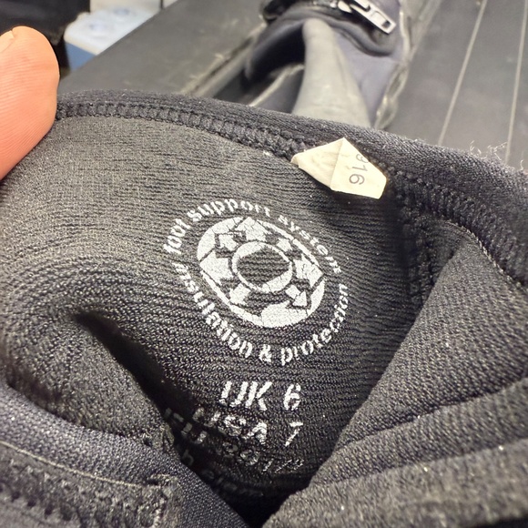 Women’s Scuba Booties 6mm Size 7 - Picture 3 of 4